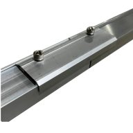   ERK síntoldó csavarral R52 szerelősínhez külső megfogatás